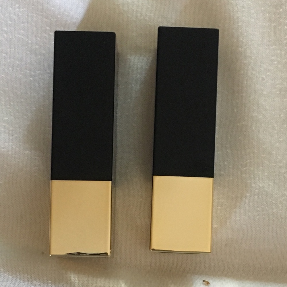 2 Estée Lauder lipsticks, new, never used.